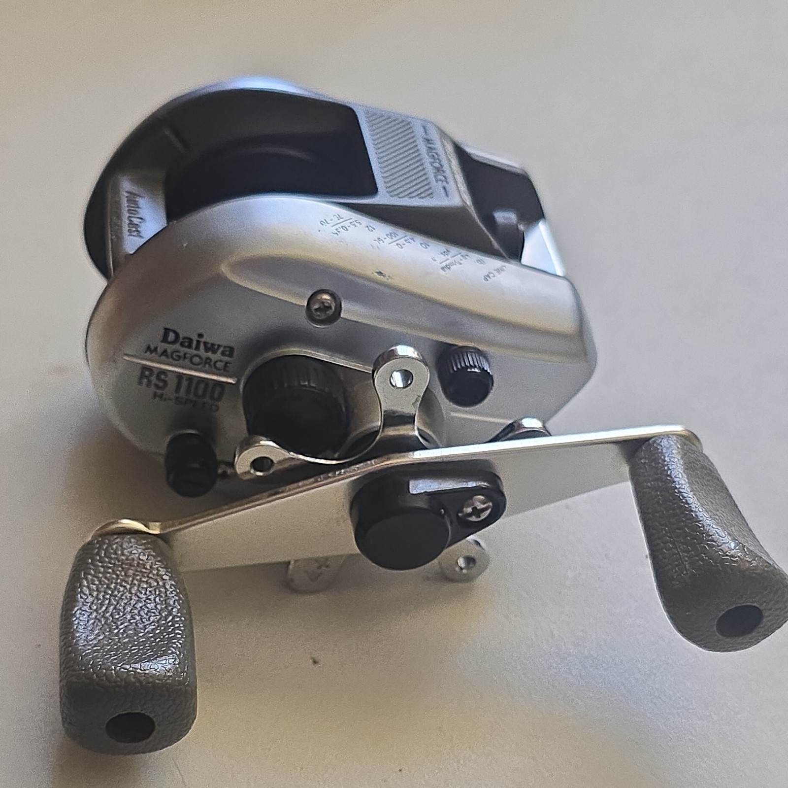 Daiwa MagForce RS 1100 High Speed Baitcast Reel Low Profile Bass Fishing Reel Daiwa MagForce RS 1100 High Speed Baitcast Reel Low Profile Bass Fishing Reel