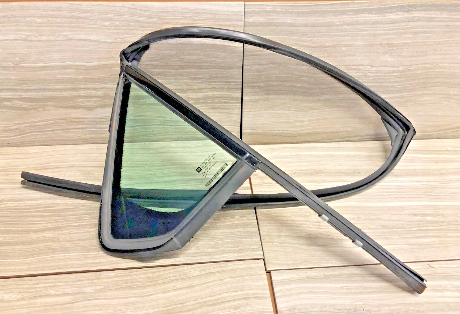 2012 chevy equinox door vent window glass ( passenger right rear ) 2010-2017