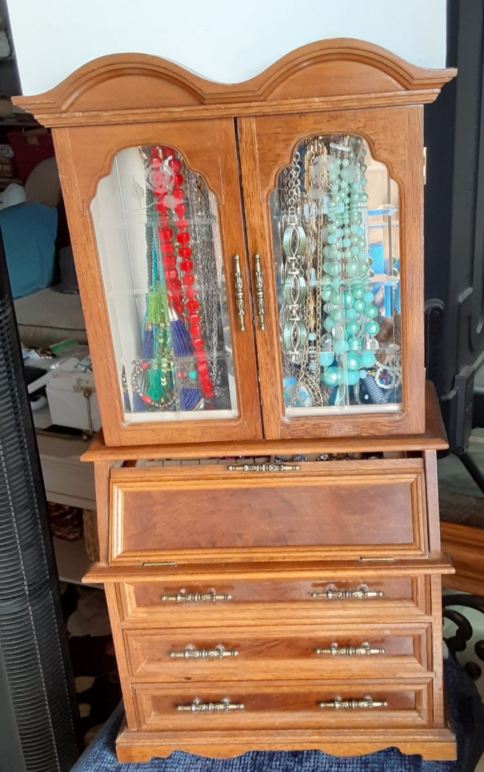 LARGE WOOD JEWELRY  BOX FILLED with VINTAGE 150+ PIECES  COSTUME JEWELRY