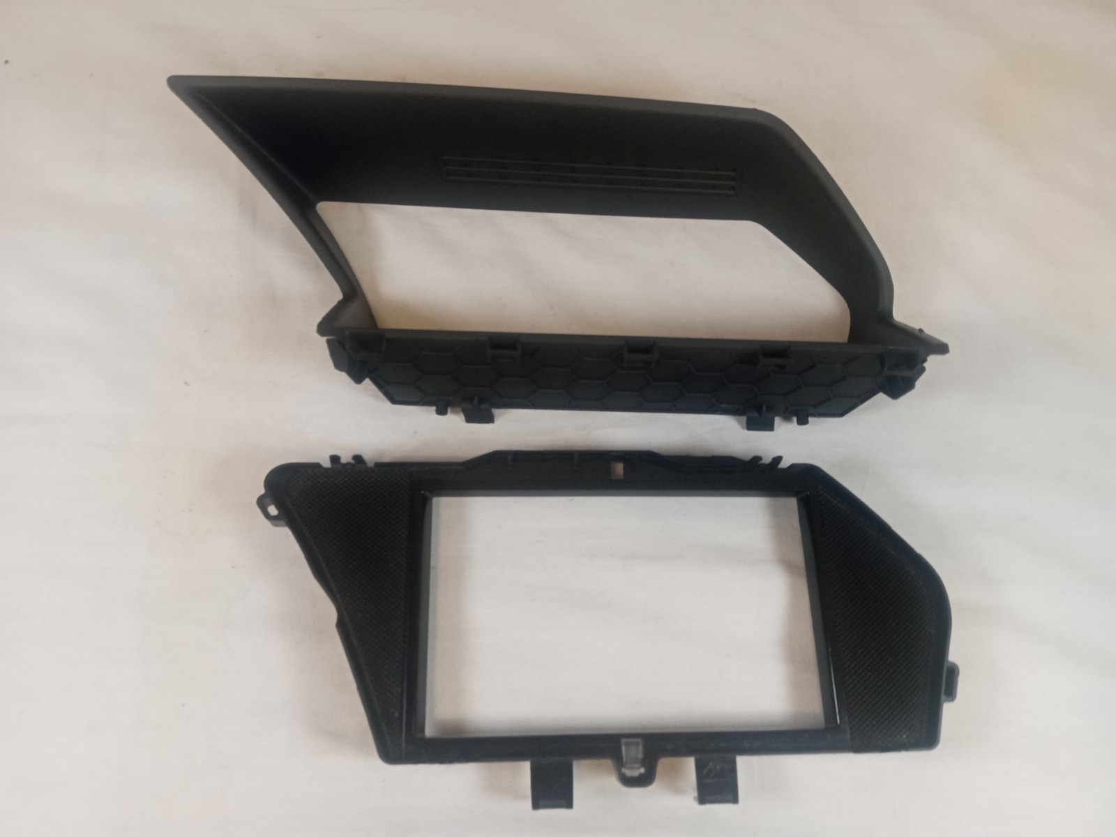 2008-2012 MERCEDES GLK350 A2046801789 A2046801989 OEM NAVIGATION LCD COVER TRIM 2008-2012 MERCEDES GLK350 A2046801789 A2046801989 OEM NAVIGATION LCD COVER TRIM