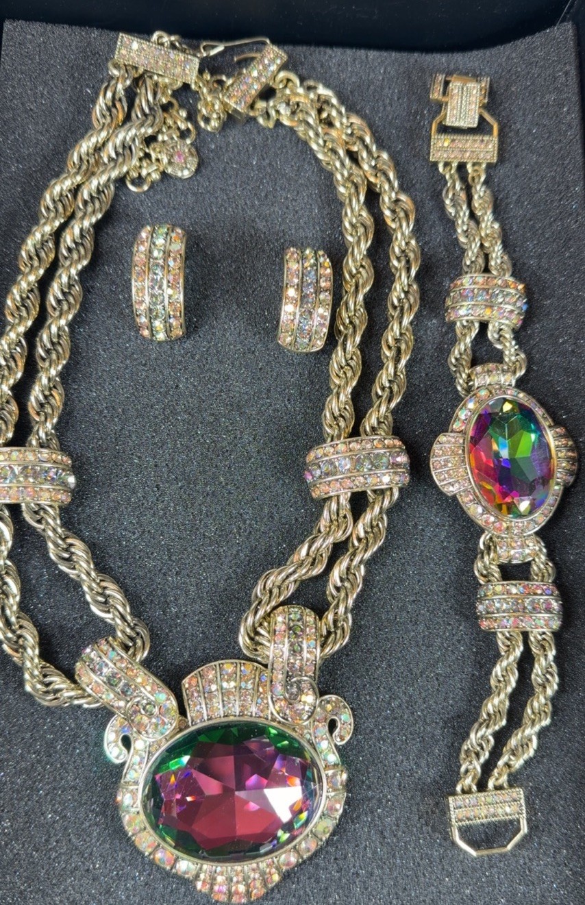 Heidi Daus “Chain Of Events” Necklace , Earring, Bracelet Set New Heidi Daus “Chain Of Events” Necklace , Earring, Bracelet Set New