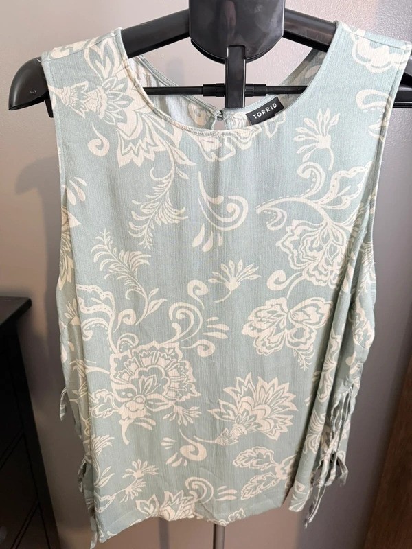 NWT Torrid Sage Floral Side Tie Top Size 0 NWT Torrid Sage Floral Side Tie Top Size 0