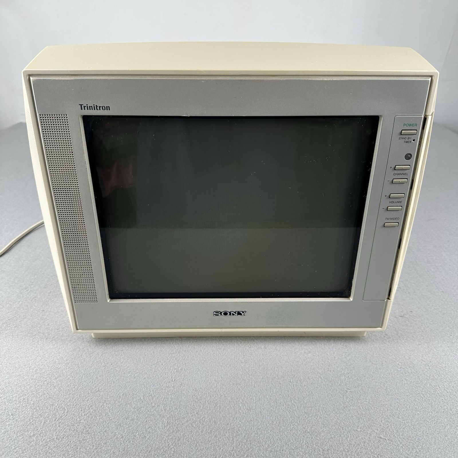 Vintage Sony Trinitron KV-13FM13 CRT Gaming TV - Tested (No Remote) Vintage Sony Trinitron KV-13FM13 CRT Gaming TV - Tested (No Remote)