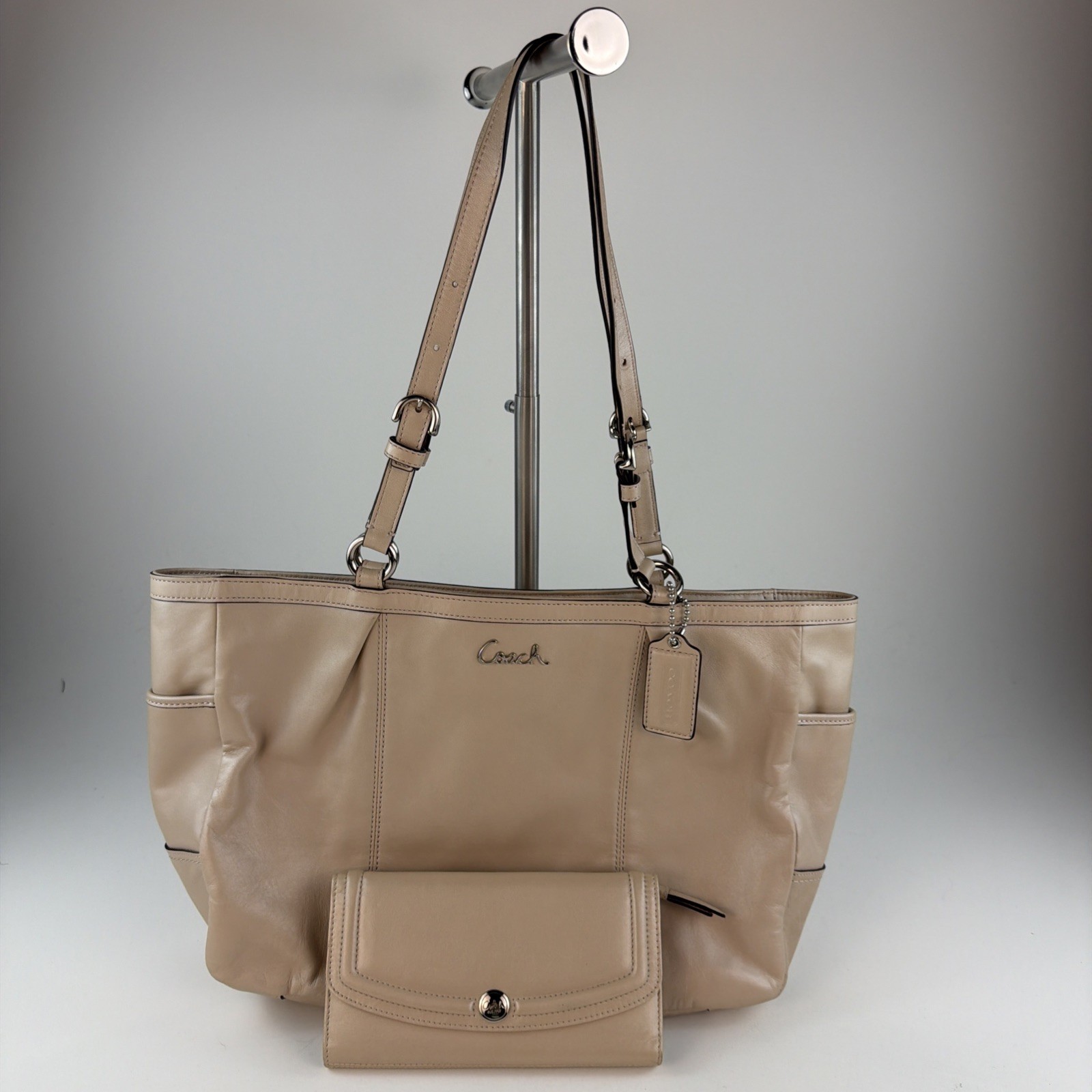 Coach Gallery Leather Shoulder Handbag Tote Purse Beige F17722 EUC W/ Wallet