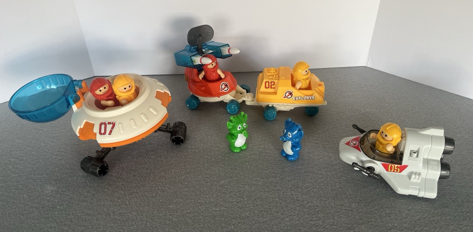 Vtg 1984 Playworld Toys Lil Playmates Space Station 4 Vehicles & 7 Figures Set