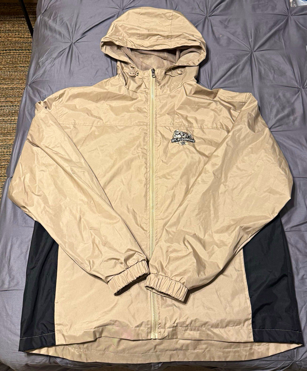 NWOT VTG 90s Mount Rushmore Souvenir Men’s XL Beige Windbreaker Rain Jacket Hood