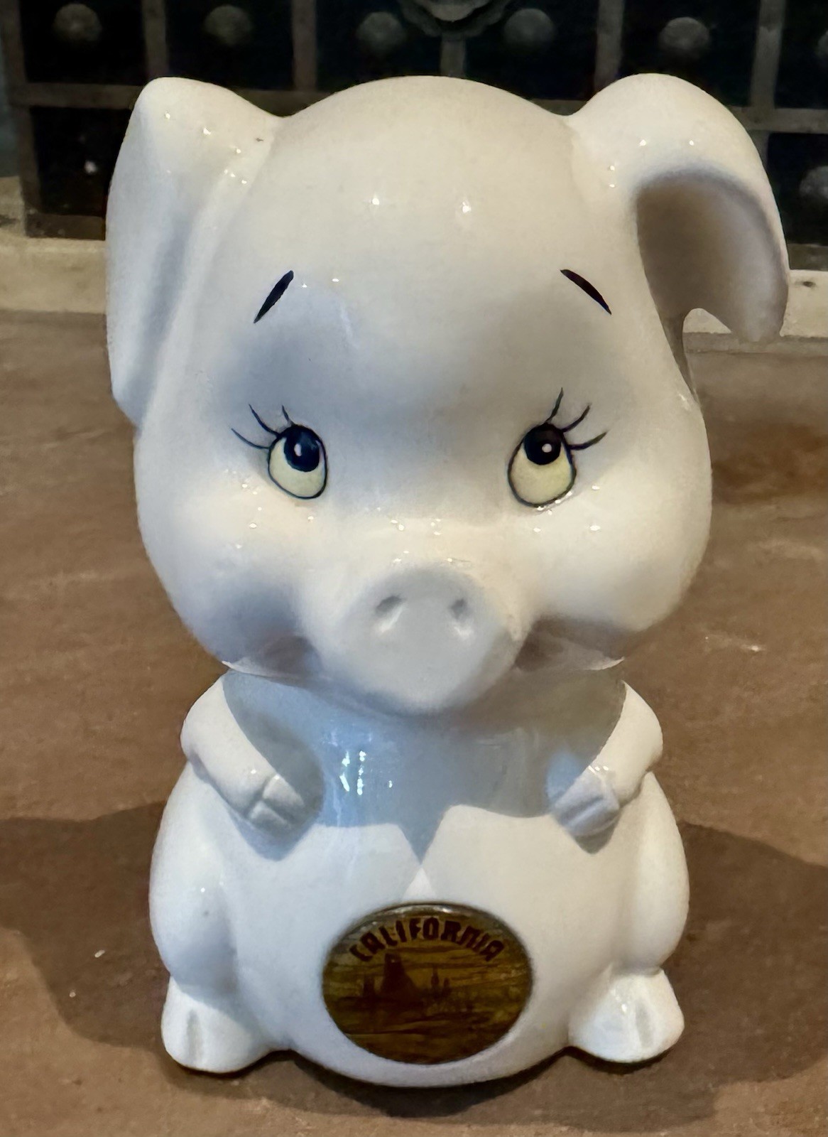 VINTAGE CHUBBY PIG CALIFORNIA CERAMIC PIGGY BANK SOUVENIR MADE IN TAIWAN CUTE