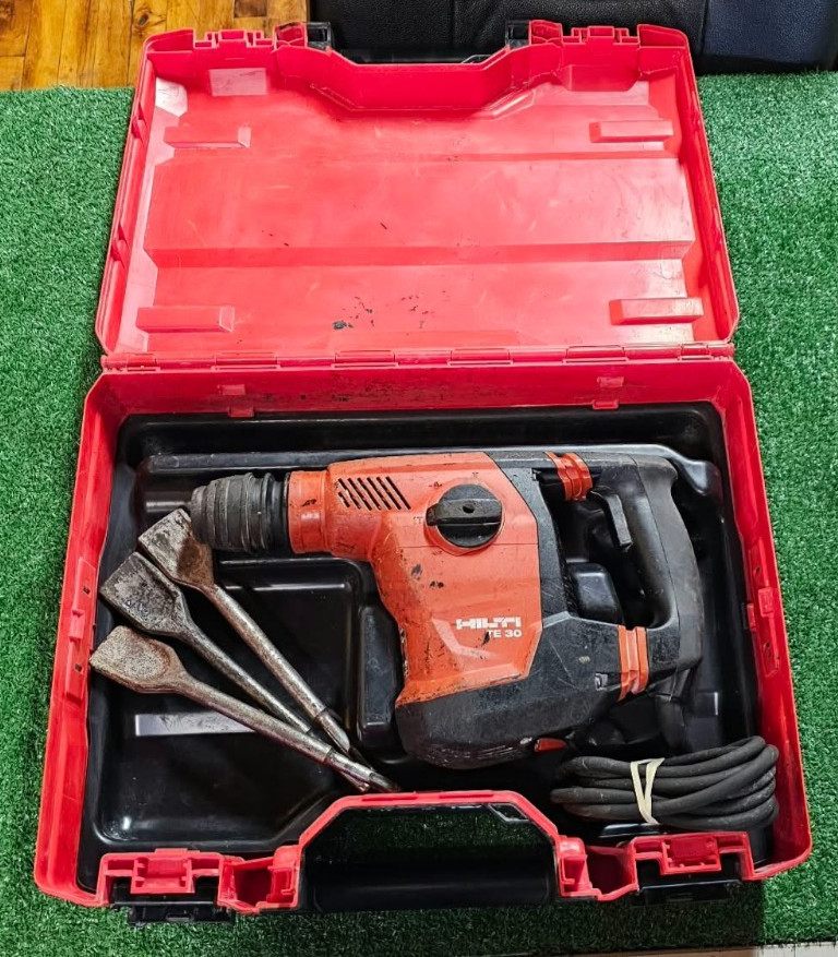 Hilti TE 30 AVR Corded Rotary Hammer Drill SDS Plus w/ Case & 3 Chisel Bits