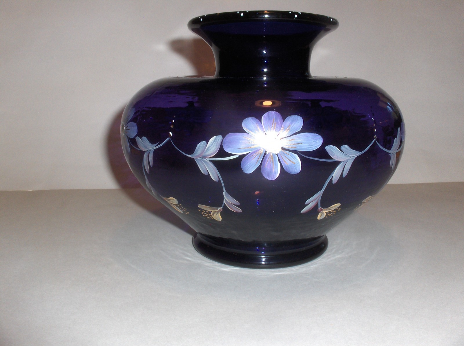 Fenton 1998 Royal Purple Historic Collection  HP Vase Ltd Ed #255/2950