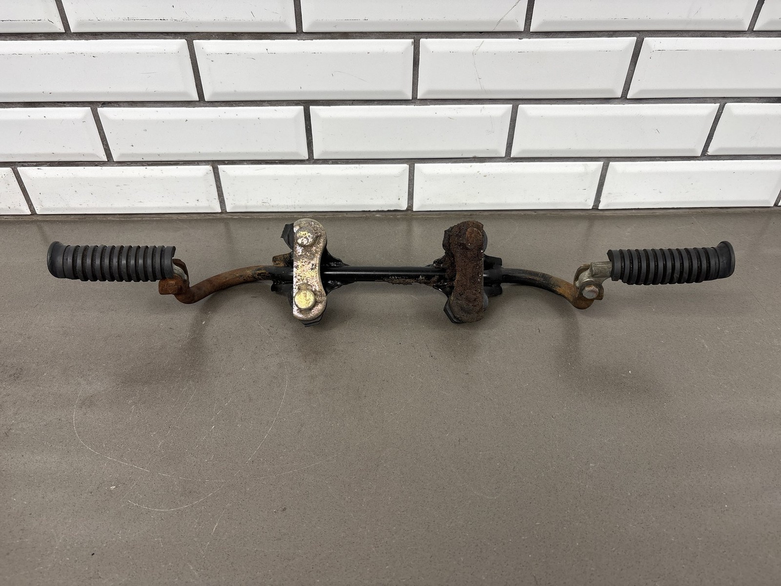 1973 Yamaha RD350 Front Foot Pegs with Bar Pair OEM
