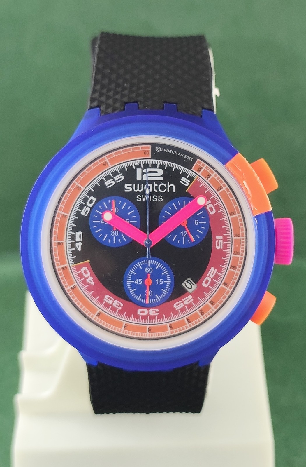 Beautiful Swatch Chronograph Black Dial 'Date' Men Wristwatch Rubber Band