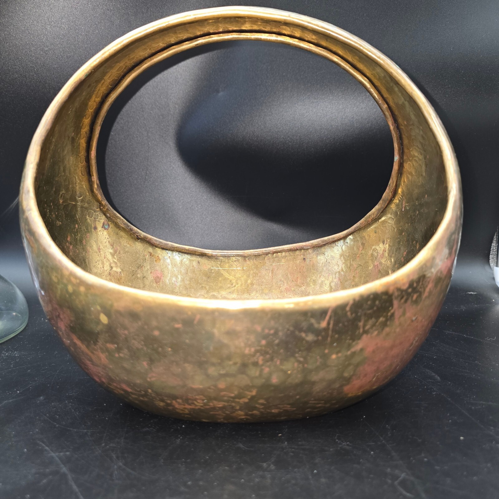 Vtg Hammered Brass Basket Integrated Handle Made in India Mid Century Boho 10\