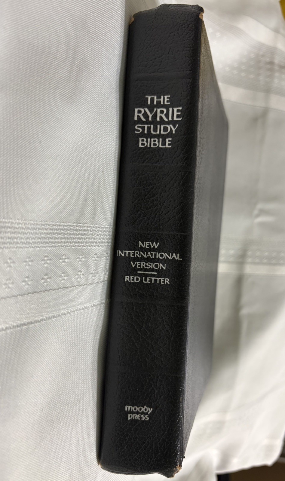 Vintage Ryrie Study Bible NIV Red Letter Moody Press Gray Bonded Leather 1984) Vintage Ryrie Study Bible NIV Red Letter Moody Press Gray Bonded Leather 1984)