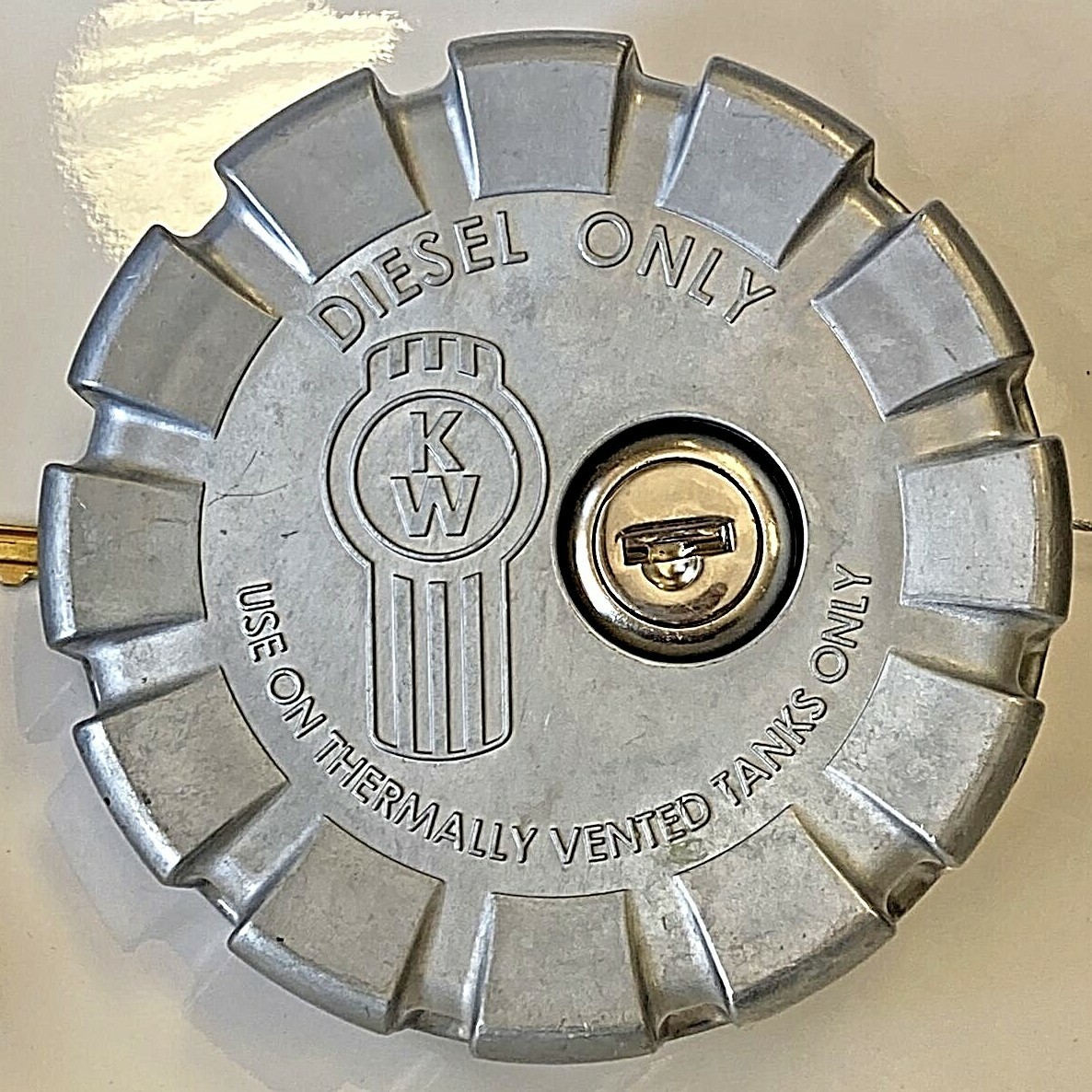 FUEL STOLEN ?  GET A  NEW SET OF 2 KENWORTH LOGO LOCKING FUEL CAPS w/ 4 KEYS 