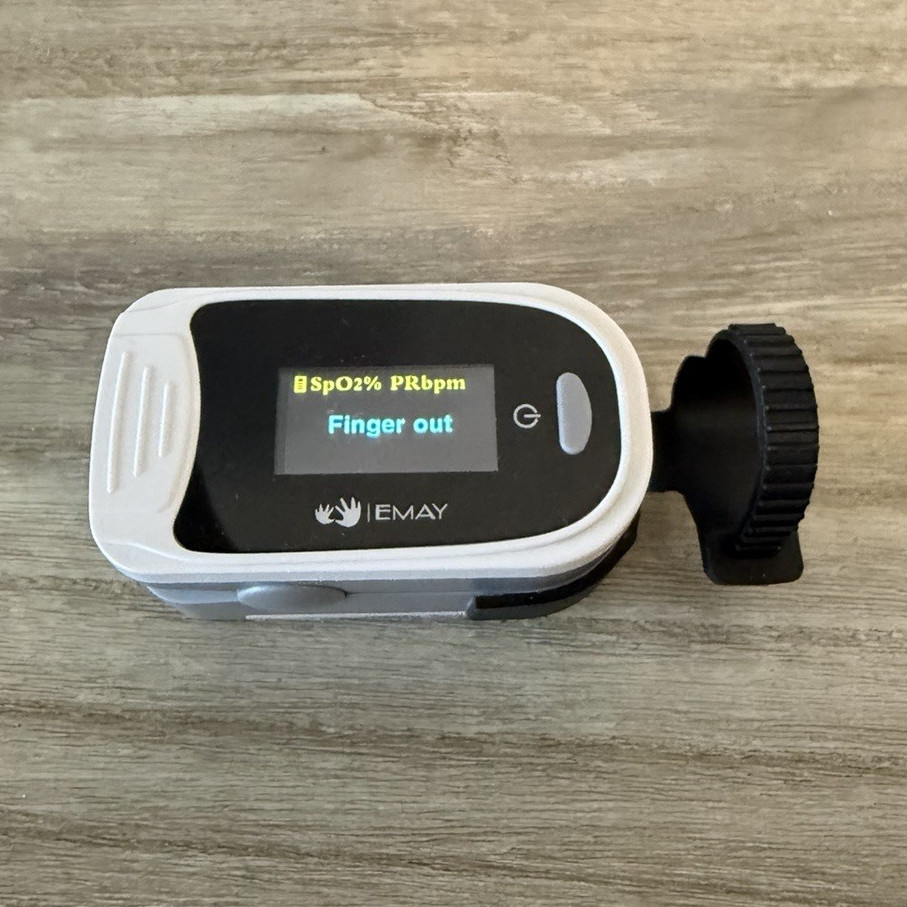EMAY EMO-80 Fingertip Pulse Oximeter SpO2 Monitor can use overnight EMAY EMO-80 Fingertip Pulse Oximeter SpO2 Monitor can use overnight