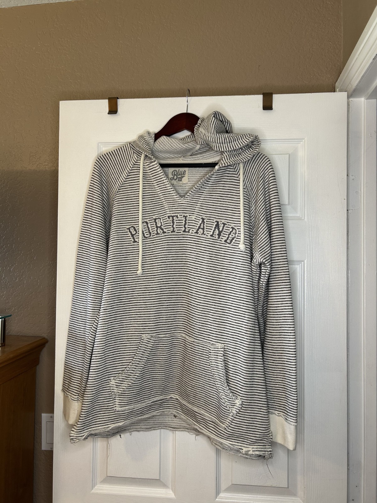 Blue 84 PORTLAND Women\'s XL gray/wht Striped Hoodie Sweatshirt fray edges - Used Blue 84 PORTLAND Women\'s XL gray/wht Striped Hoodie Sweatshirt fray edges - Used