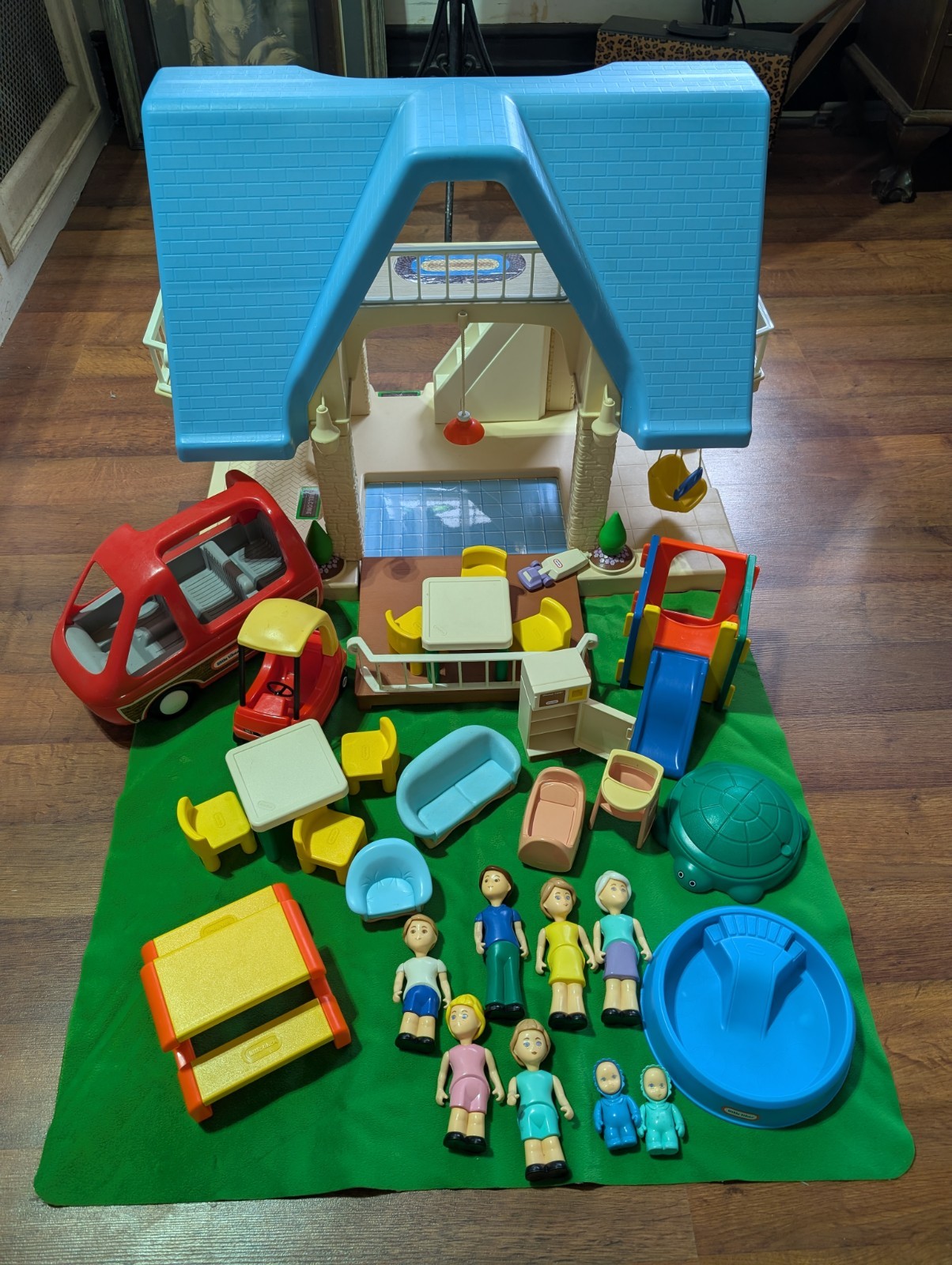 Vintage 1989 Little Tikes Large Blue Roof 2 Story Doll House w/ Accessories Vintage 1989 Little Tikes Large Blue Roof 2 Story Doll House w/ Accessories