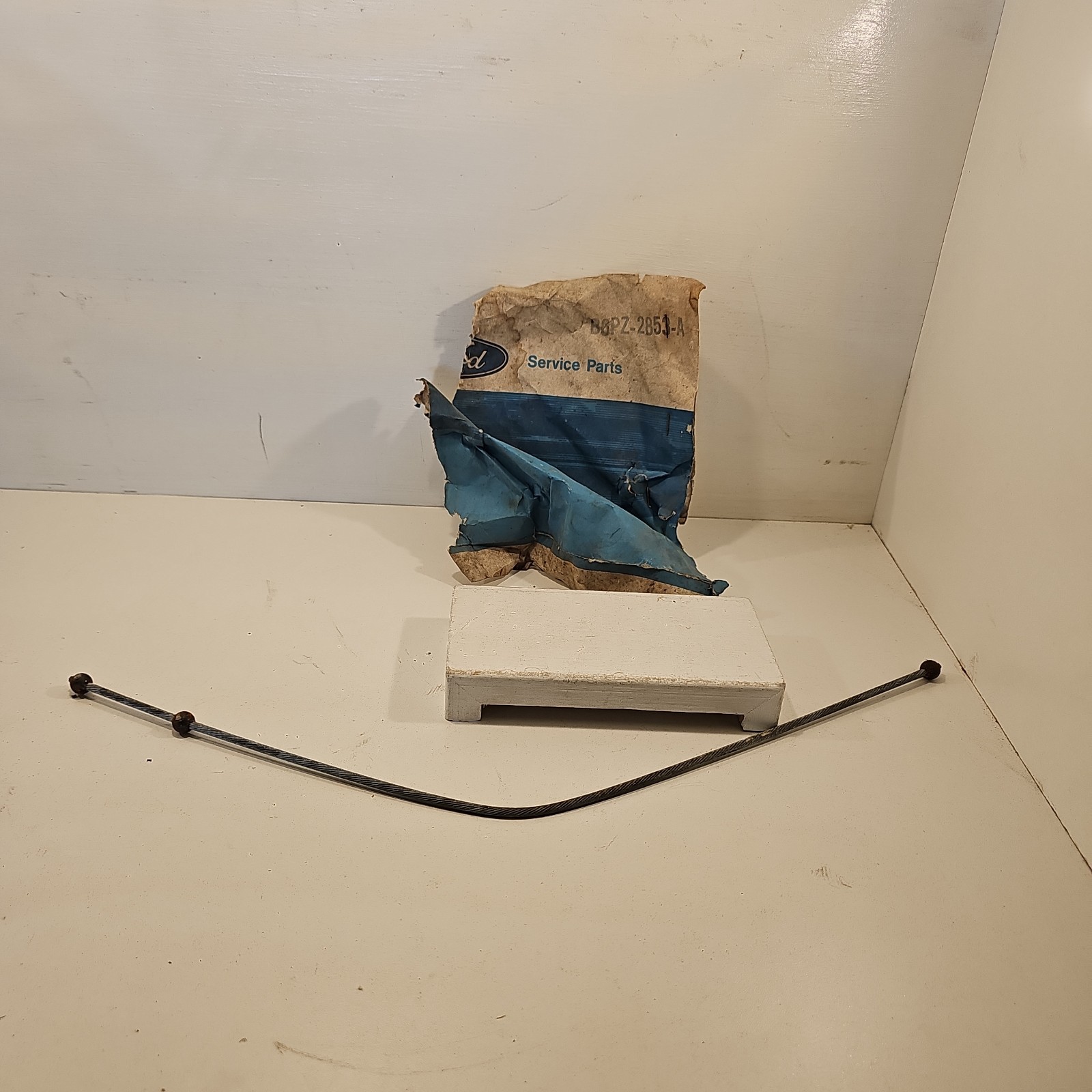 NOS FORD F-250 B6PZ-2853-A 1965-66 RIGHT REAR PASSENGER SIDE PARKING BRAKE CABLE NOS FORD F-250 B6PZ-2853-A 1965-66 RIGHT REAR PASSENGER SIDE PARKING BRAKE CABLE