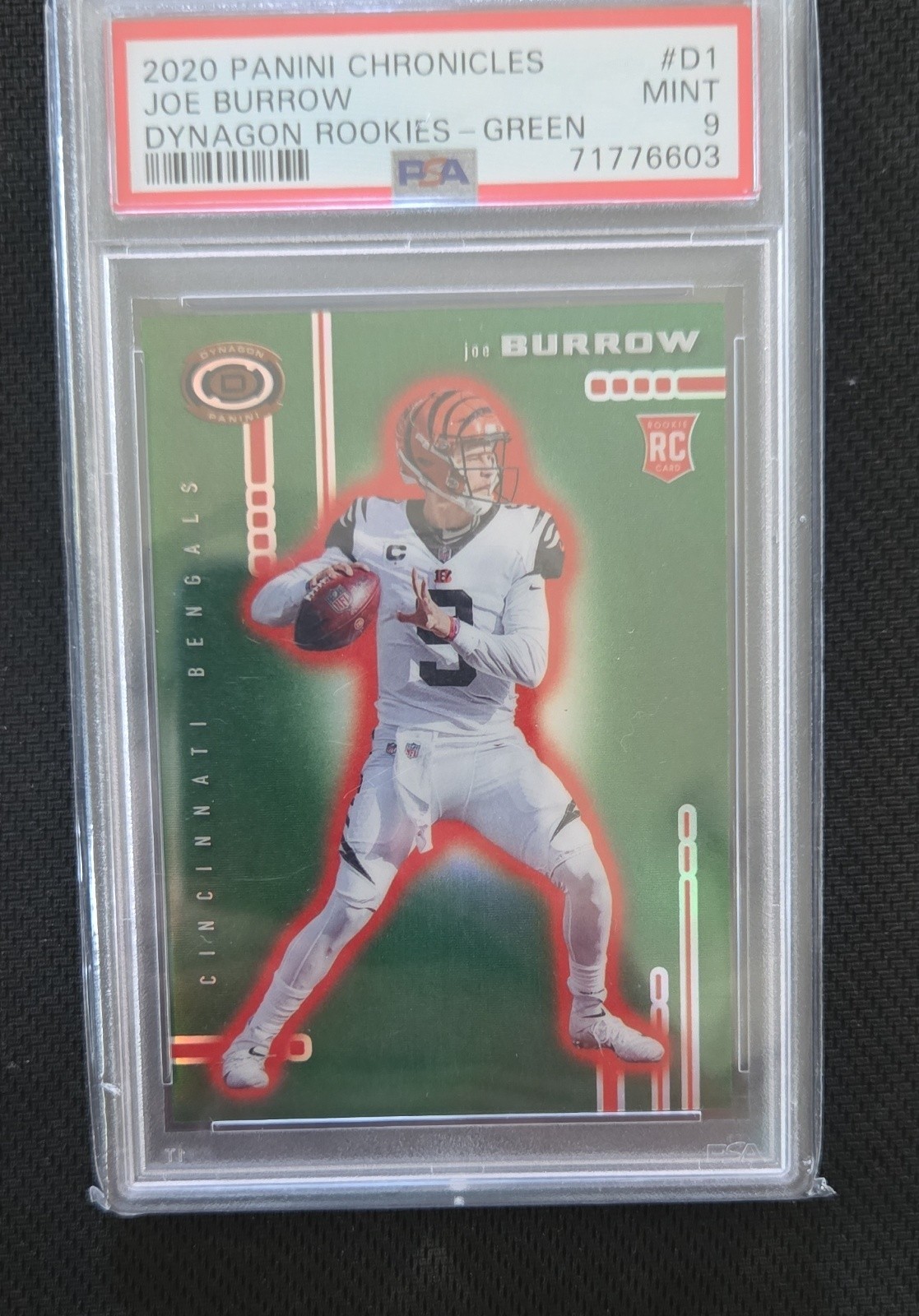2020 Panini Chronicles - Dynagon Rookies Joe Burrow #D-1 Green Prizm /49 (RC) 2020 Panini Chronicles - Dynagon Rookies Joe Burrow #D-1 Green Prizm /49 (RC)