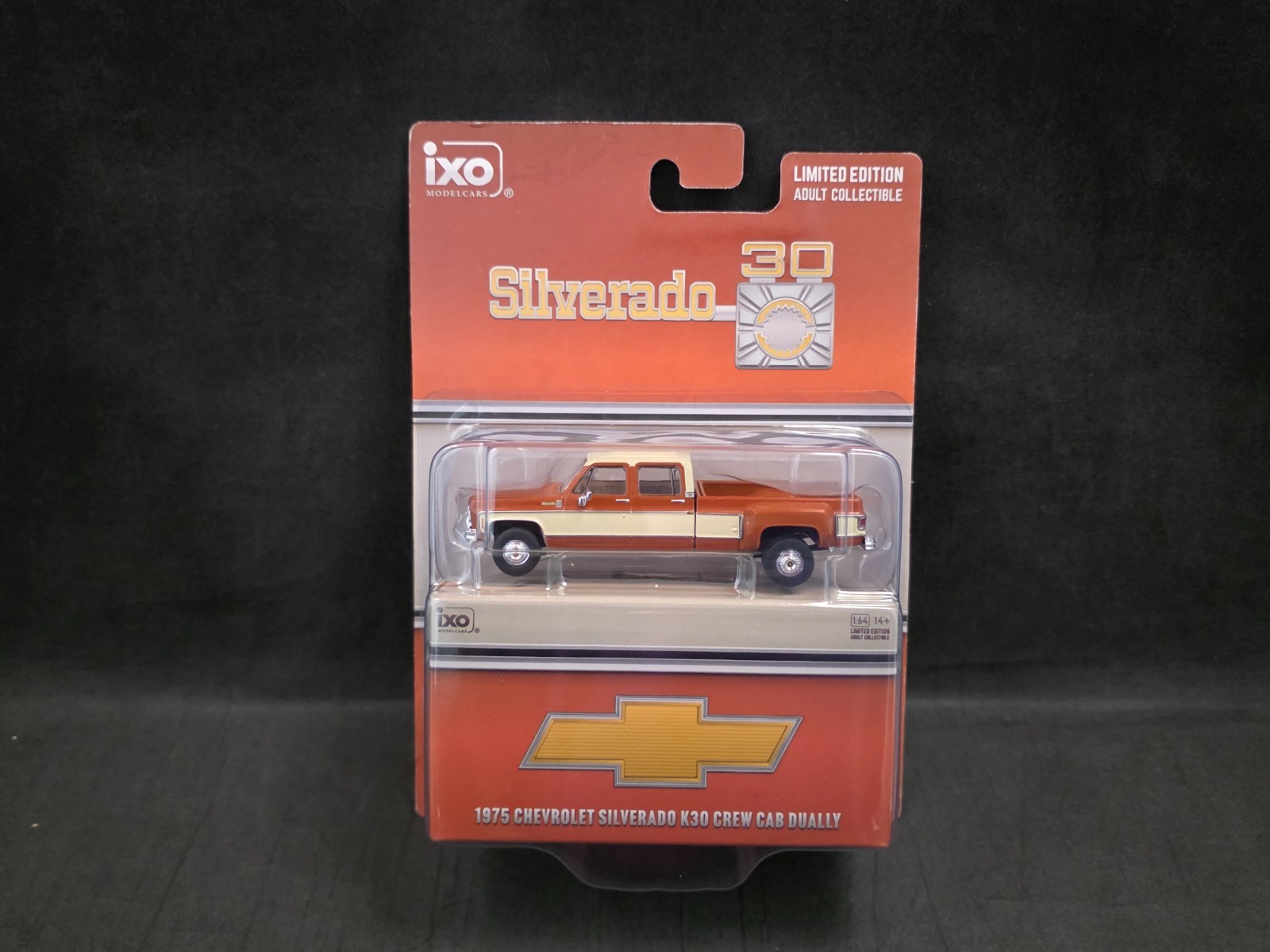 IXO 1975 Chevrolet Silverado K30 Crew Cab Dually 1:64 Scale Diecast - IA64019