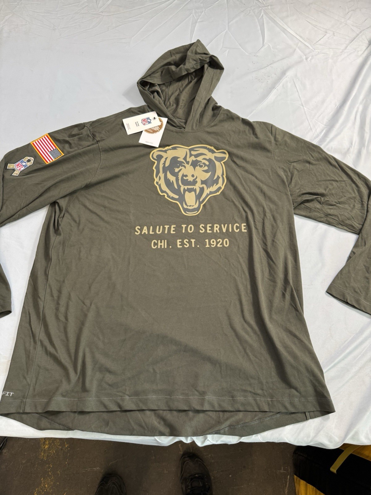 Nike Chicago Bears Salute To Service Men’s Long Sleeve Shirt Size XXL Nike Chicago Bears Salute To Service Men’s Long Sleeve Shirt Size XXL