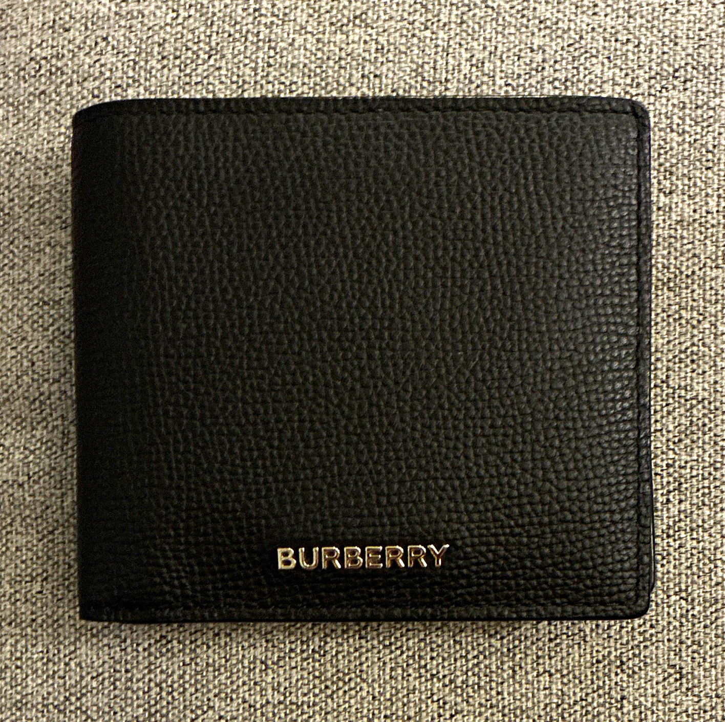 Burberry Men’s Black Bifold Wallet with Logo, Credit Card Slots
