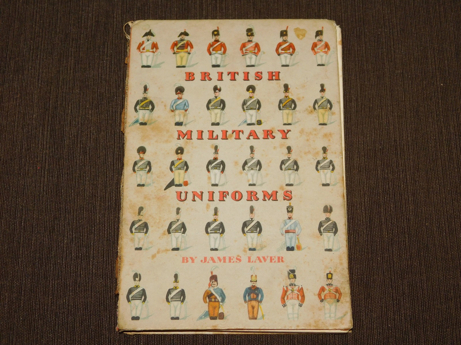 VINTAGE 1948 BRITISH MILITARY UNIFORMS BOOK  BY JAMES LAVER 