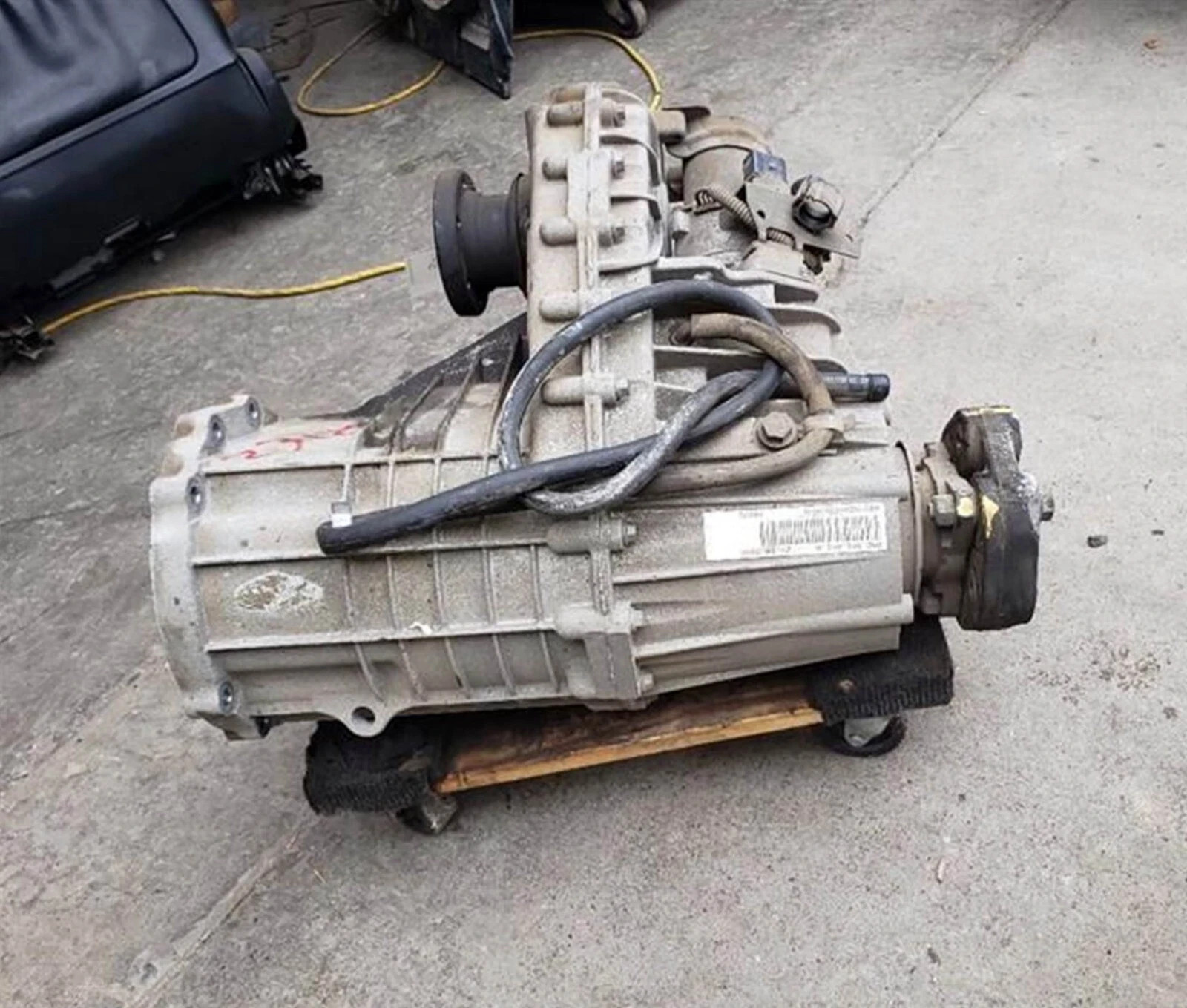 2003-2006 Porsche Cayenne Transfer Case W/o Turbo OEM