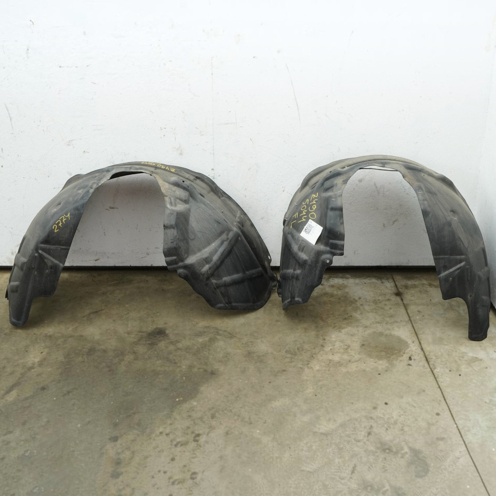 15-23 Dodge Challenger Front Left Right Inner Fender Liner Set 68175061AD OEM 15-23 Dodge Challenger Front Left Right Inner Fender Liner Set 68175061AD OEM