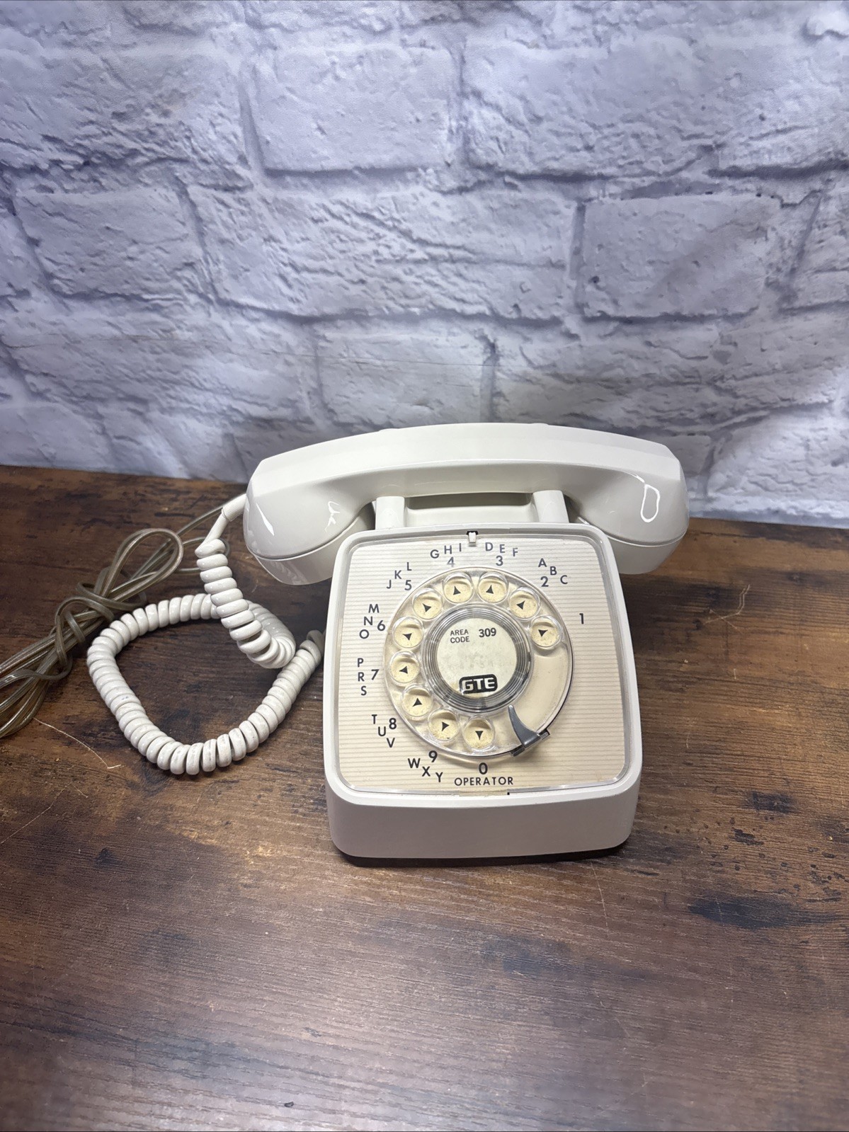 Vintage 1970’sGTE Automatic Electric Rotary Dial Telephone Cream Vintage 1970’sGTE Automatic Electric Rotary Dial Telephone Cream