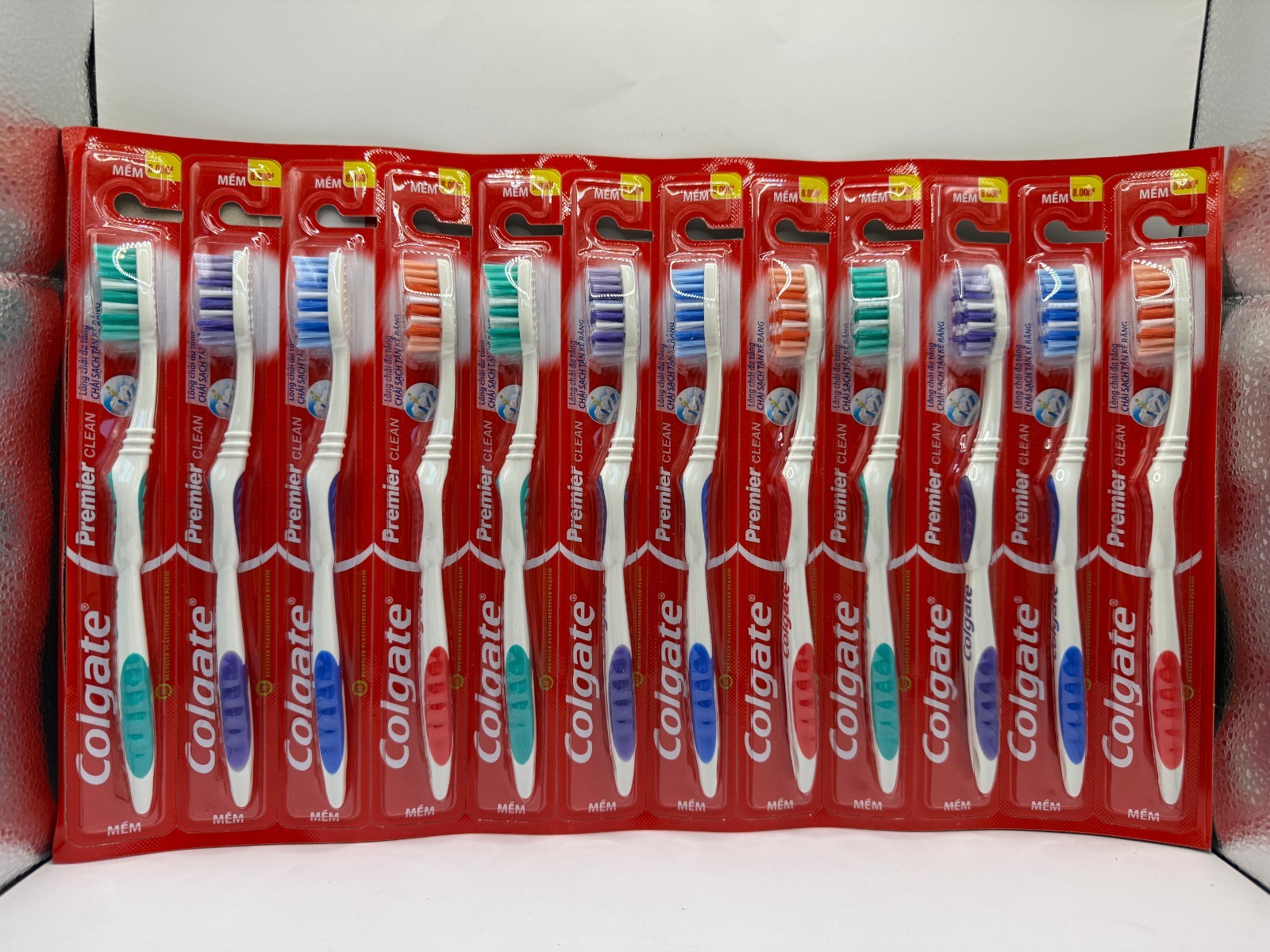 Colgate Toothbrush Premier Classic Clean Medium 12 Pack Colgate Toothbrush Premier Classic Clean Medium 12 Pack