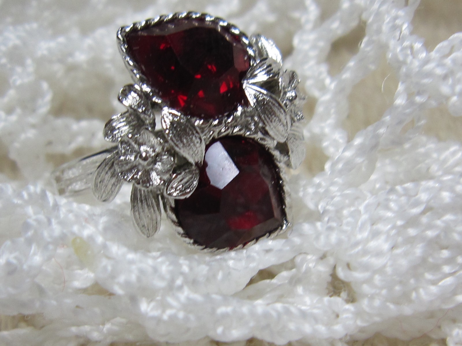 SARAH COVENTRY Love Story July Birthstone Ring, Ruby Red Hearts, NEW OS SARAH COVENTRY Love Story July Birthstone Ring, Ruby Red Hearts, NEW OS