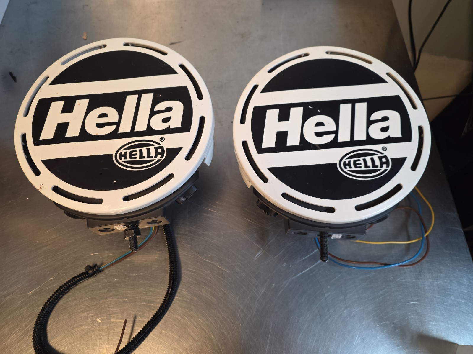 HELLA Rallye 4000 Metal 8.8” Euro Driving Lights Pair H1 301-141 820-03 Covers