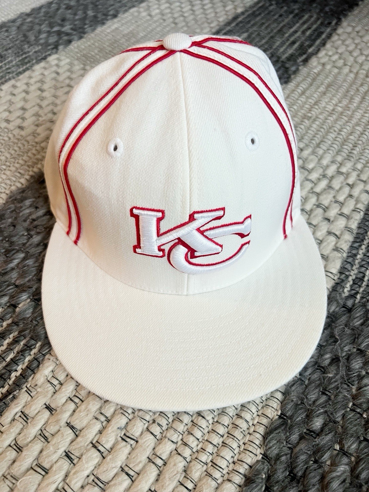 Rare Vintage 2002-07 Kansas City Chiefs Reebok NFL Fitted Hat 7 1/4 White KC Y2K