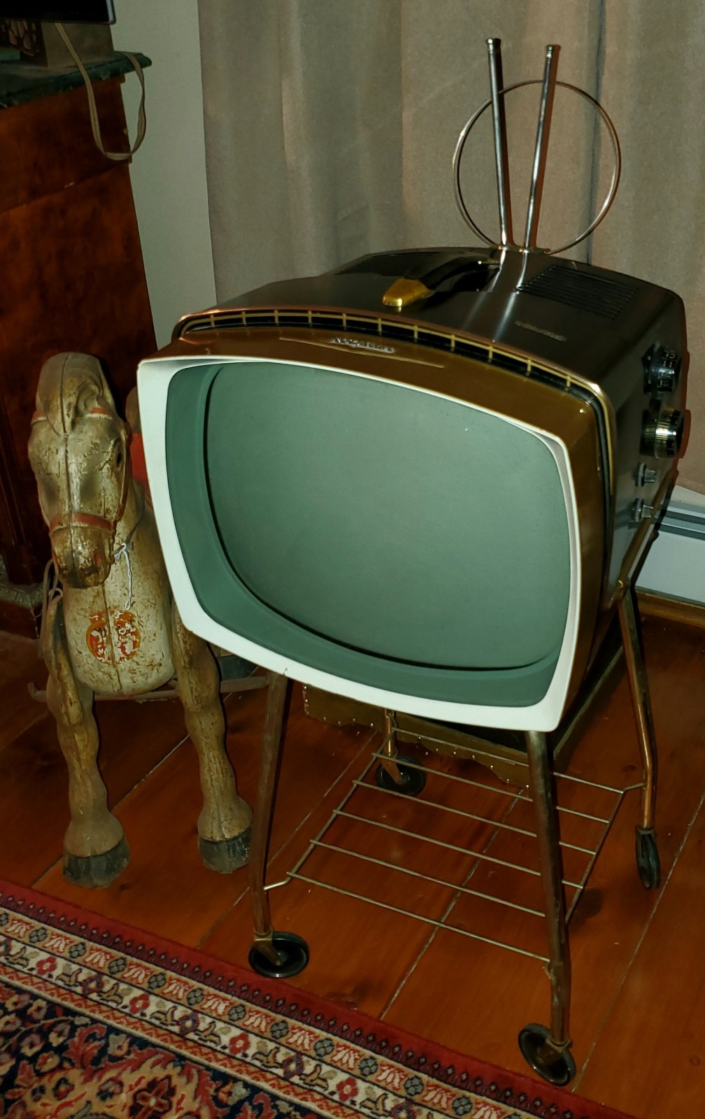 Rare 1950's Portable RCA Victor Deluxe Television & Original Stand Works Deco