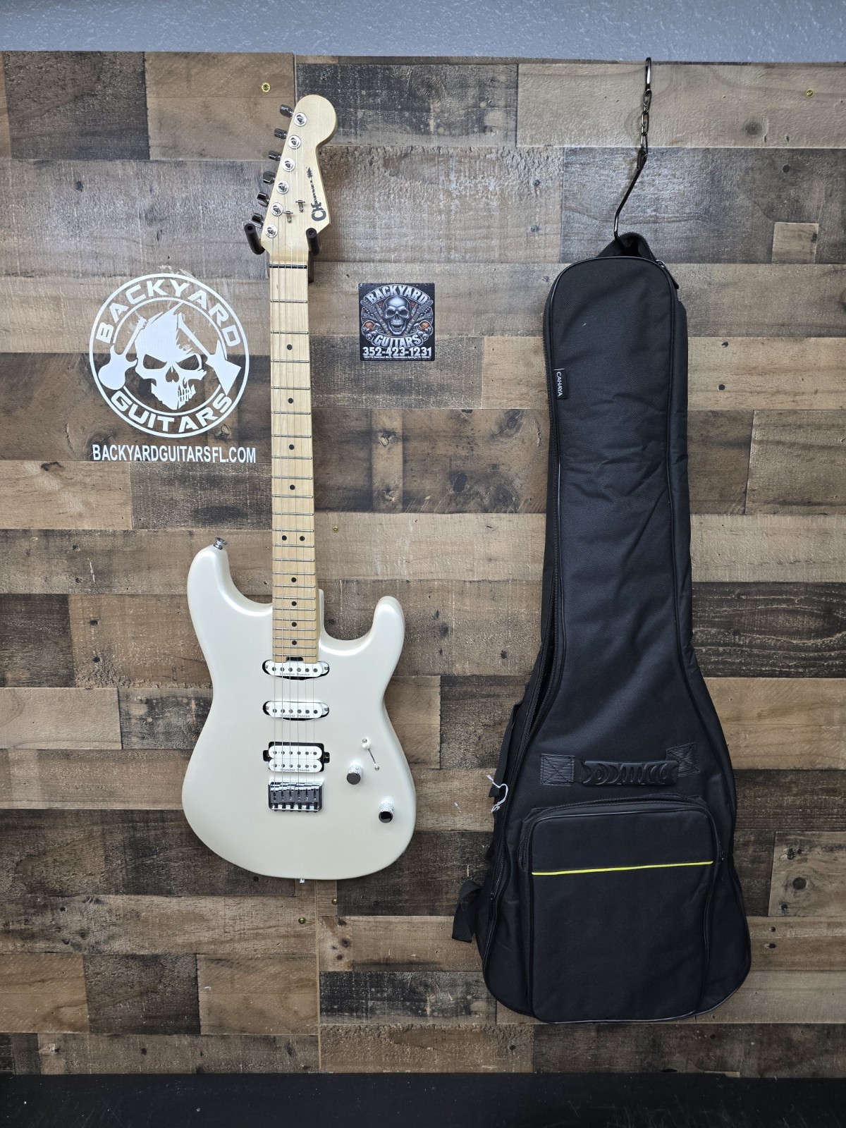 Charvel Pro Mod So-Cal Style 1 White - Mexico Platinum Pearl W/ Gig Bag Charvel Pro Mod So-Cal Style 1 White - Mexico Platinum Pearl W/ Gig Bag