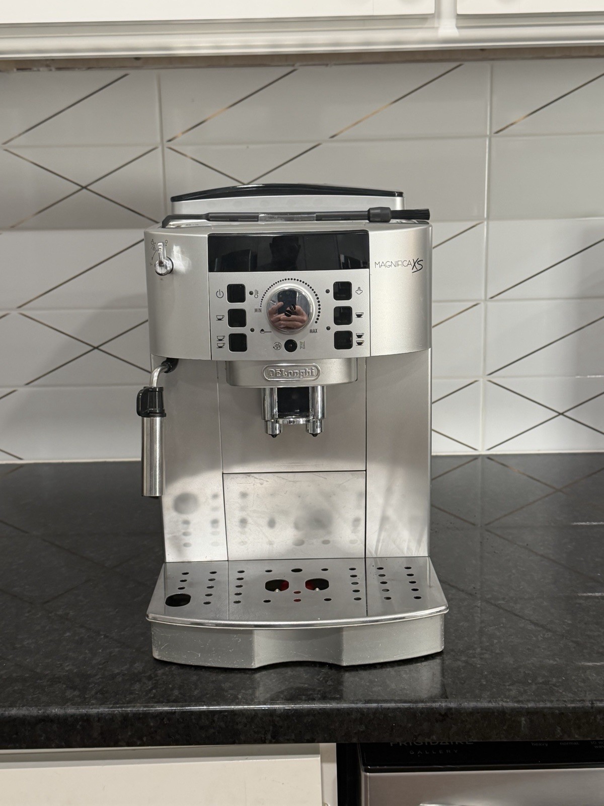 Delonghi Magnifica XS Bean To Cup Espresso Maker