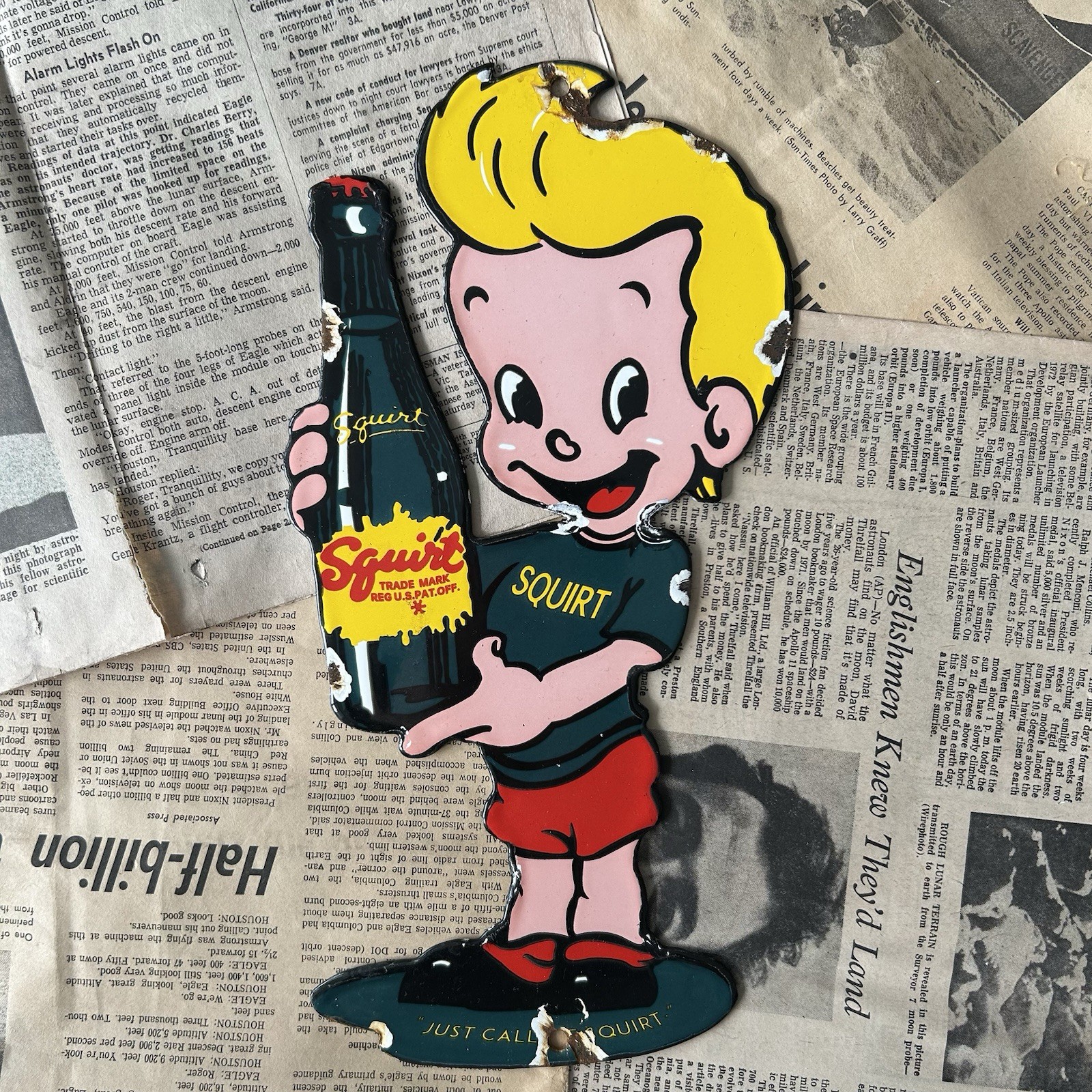 VINTAGE SQUIRT BOY SODA COLA BEVERAGE 12 INCH PORCELAIN ENAMEL SIGN VINTAGE SQUIRT BOY SODA COLA BEVERAGE 12 INCH PORCELAIN ENAMEL SIGN