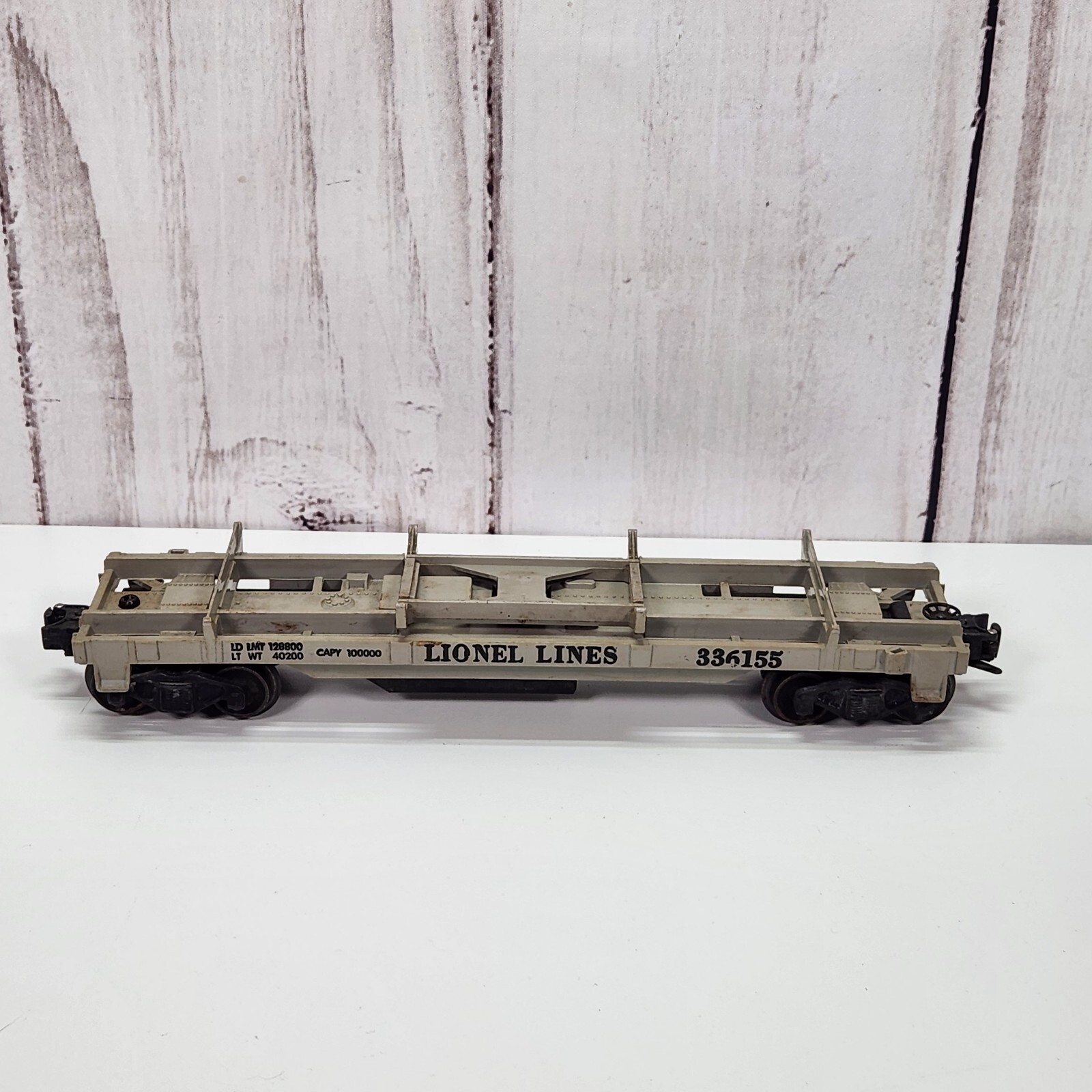 ORIGINAL LIONEL 3361X OPERATING LUMBER CAR Road# 336155 ORIGINAL LIONEL 3361X OPERATING LUMBER CAR Road# 336155