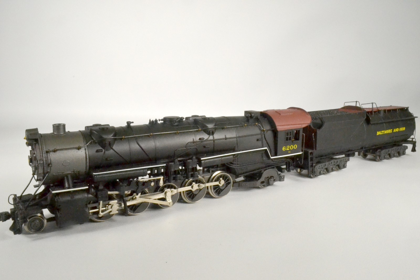 B&O Big Six 6200, AHM/Rivarossi 2-10-2 Santa Fe, new, w/optional geared driver B&O Big Six 6200, AHM/Rivarossi 2-10-2 Santa Fe, new, w/optional geared driver
