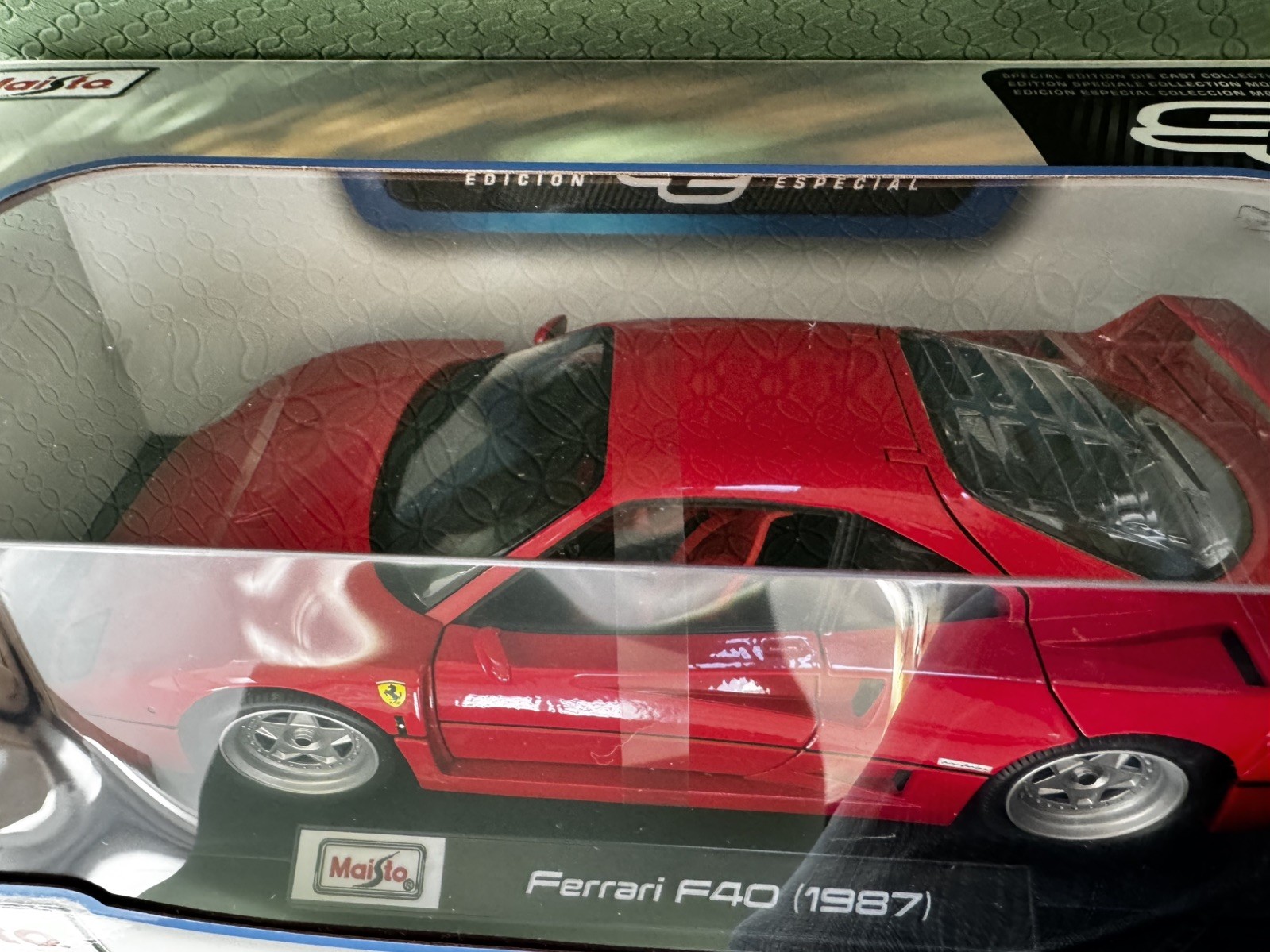 NEW IN BOX FERRARI F40 1/18 DIECAST MAISTO MODEL CAR RED