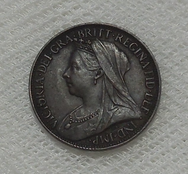 1899 GREAT BRITAIN ONE FARTHING BRONZE COIN XF