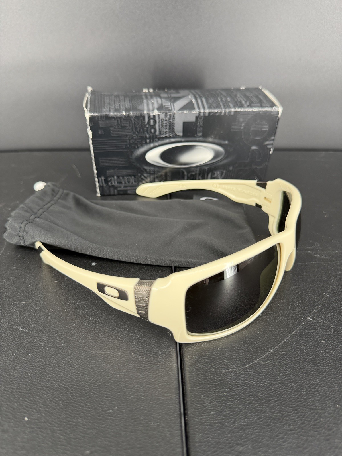 Oakley Big Taco Cream Frame Dark Grey Lens Gunmetal Icons Bands