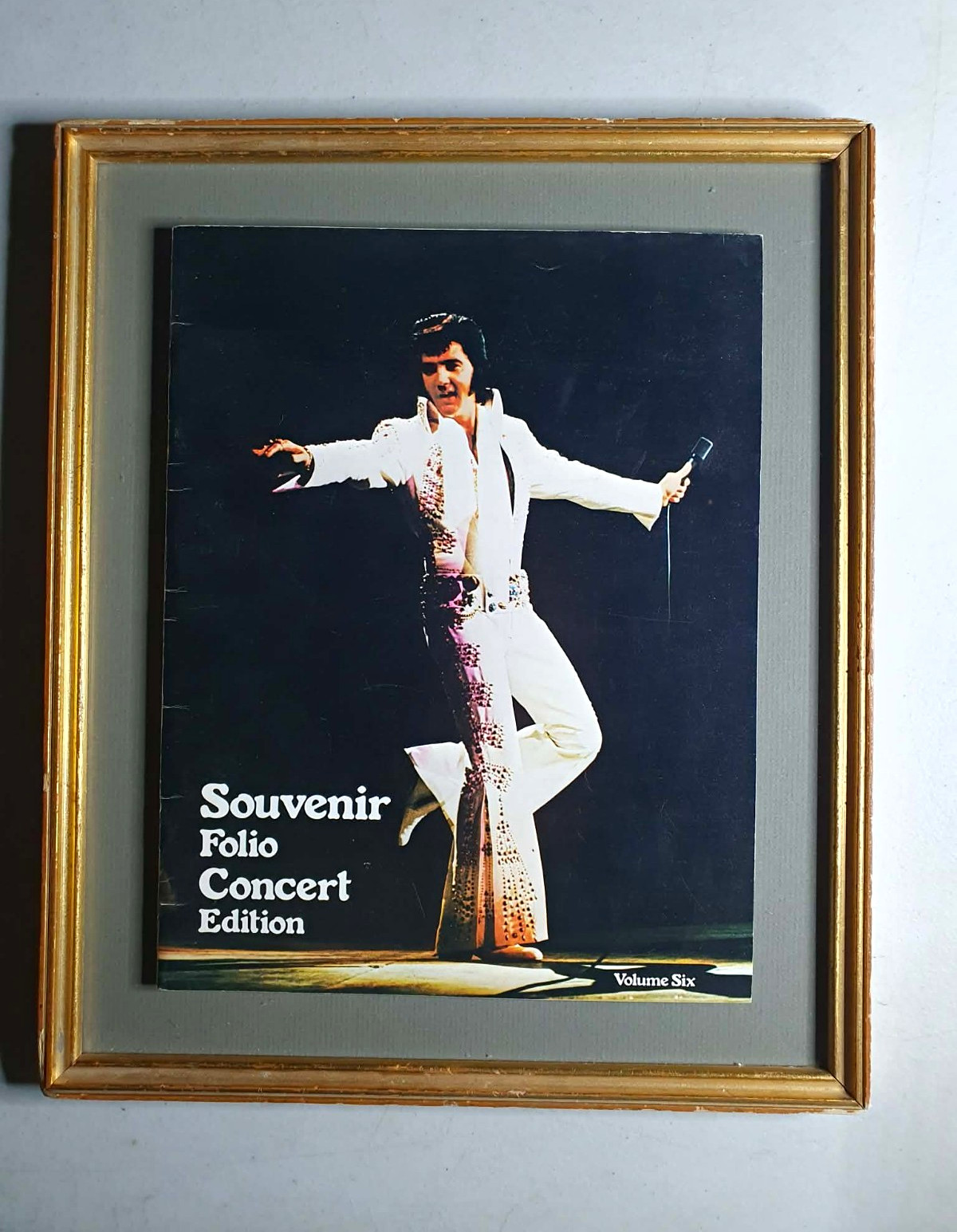 Elvis Presley 1975\' Souvenir Folio Concert Edition Volume Six Photo Book. Rare Elvis Presley 1975\' Souvenir Folio Concert Edition Volume Six Photo Book. Rare