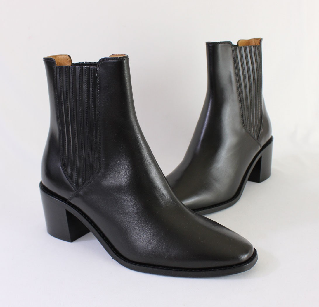Sezane NIB Black Leather Chelsea Ankle Boot Shoe Heel 38 8