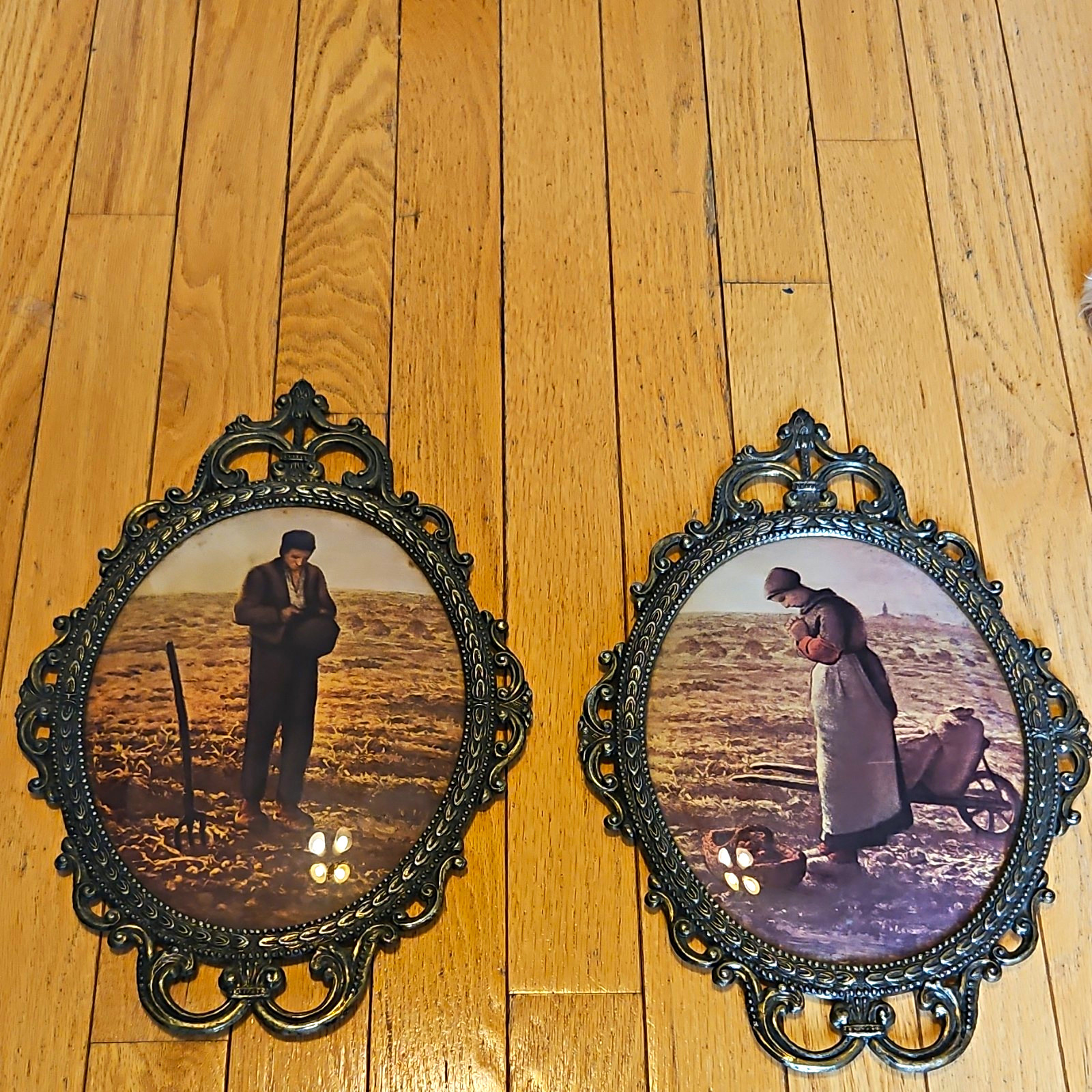 Set of 2 Ornate Victorian Oval Metal Hanging Photo Frames Gold Antique Brass Set of 2 Ornate Victorian Oval Metal Hanging Photo Frames Gold Antique Brass