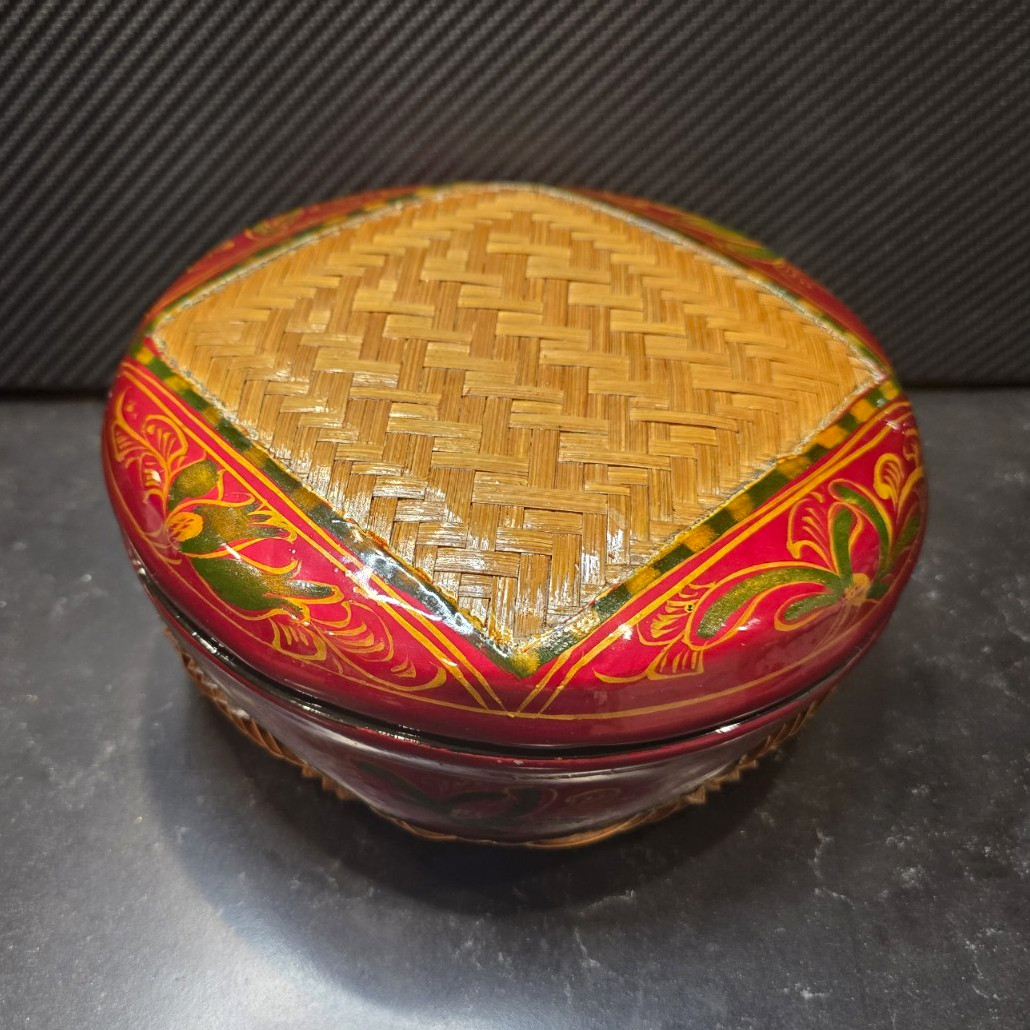 Vintage Hand Painted Red & Gold Laquered Parat Serving Bowl With Woven Weave 