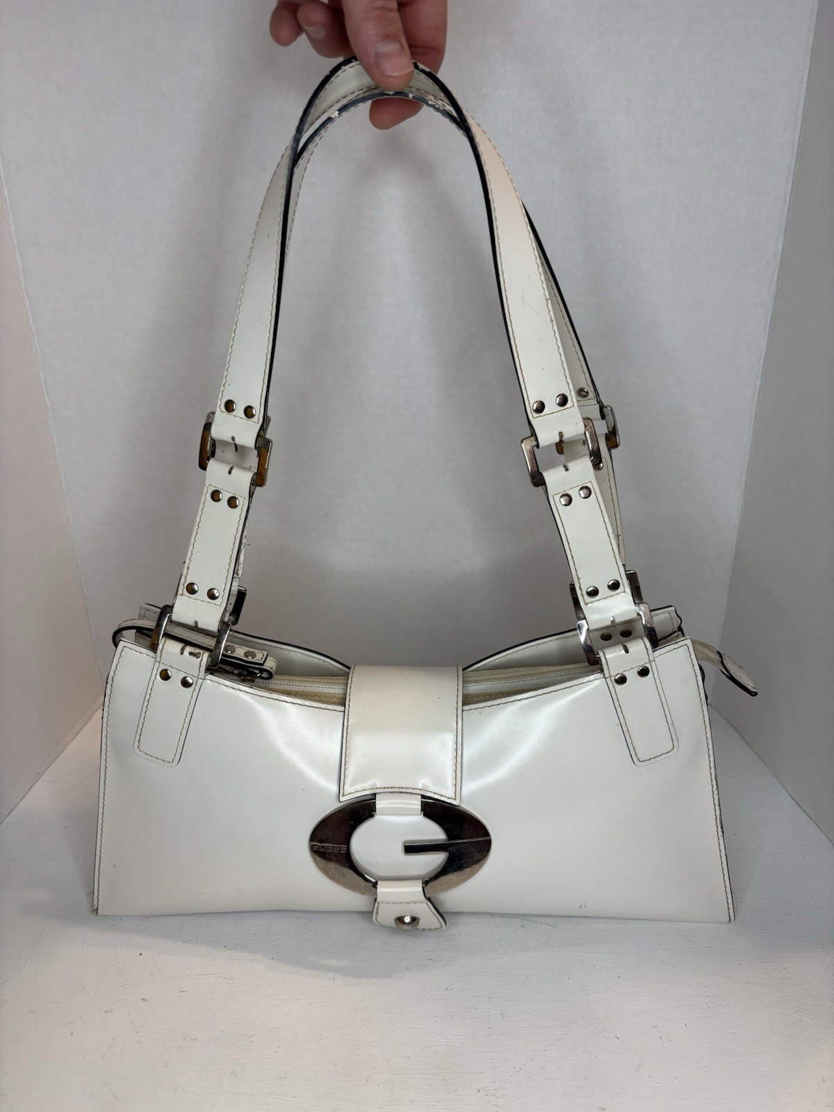 Vintage Y2K GUESS white shoulder purse 
