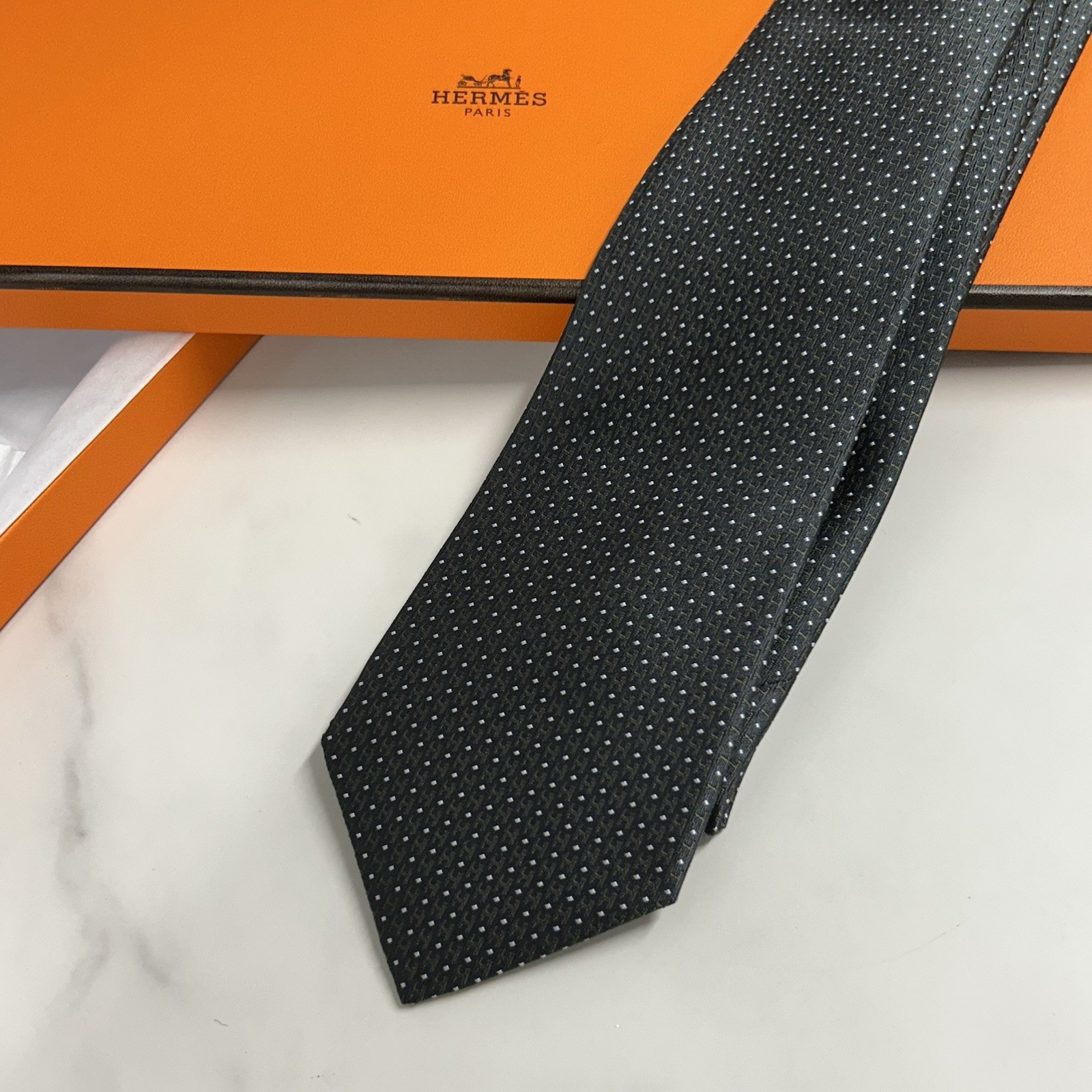 Hermes Noir H Pattern Dotted Pattern 100% Silk Tie Jacquard Charcoal Gray Hermes Noir H Pattern Dotted Pattern 100% Silk Tie Jacquard Charcoal Gray