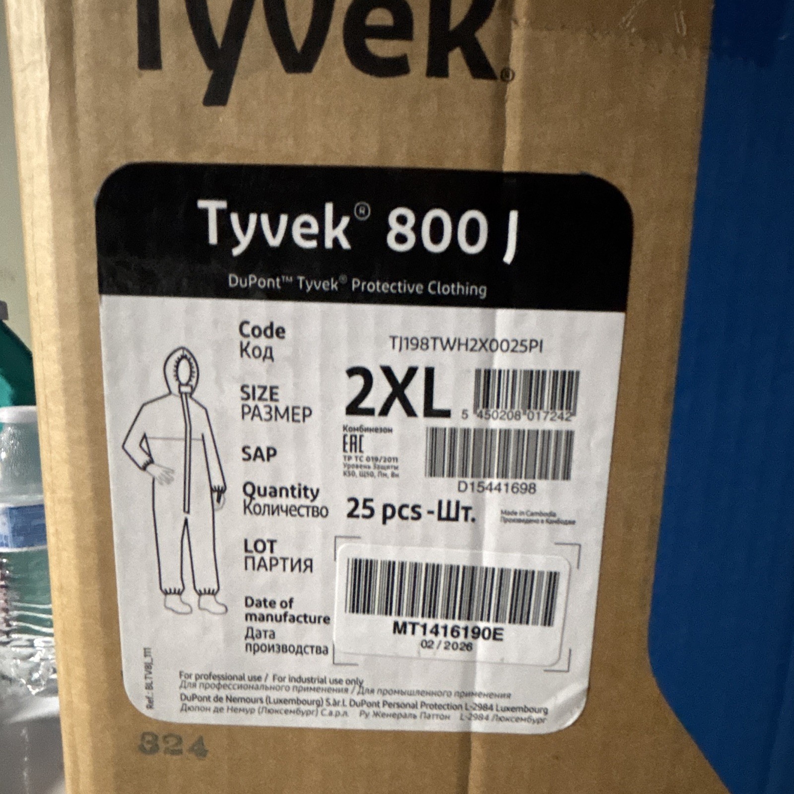 DuPont Tyvek 800 J Protective Coveralls Suit Size 2XL DuPont Tyvek 800 J Protective Coveralls Suit Size 2XL